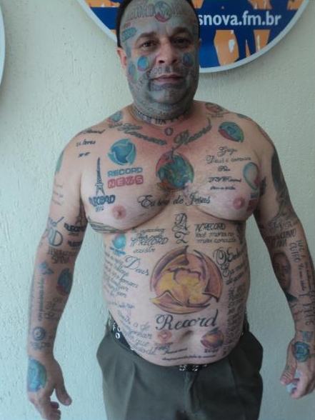 Homem tatua diversos logos da Record e sonha em conhecer a emissora – TV  Foco